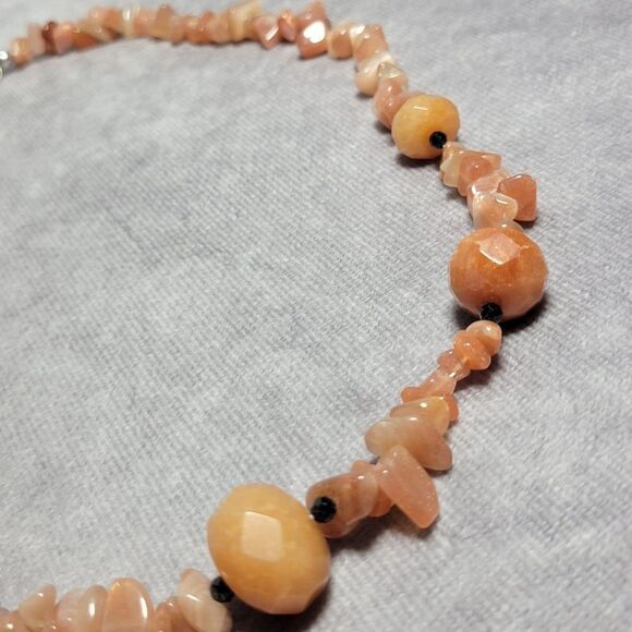 Peach Agate and Thai Black Spinel Necklace - Picture 4 of 16